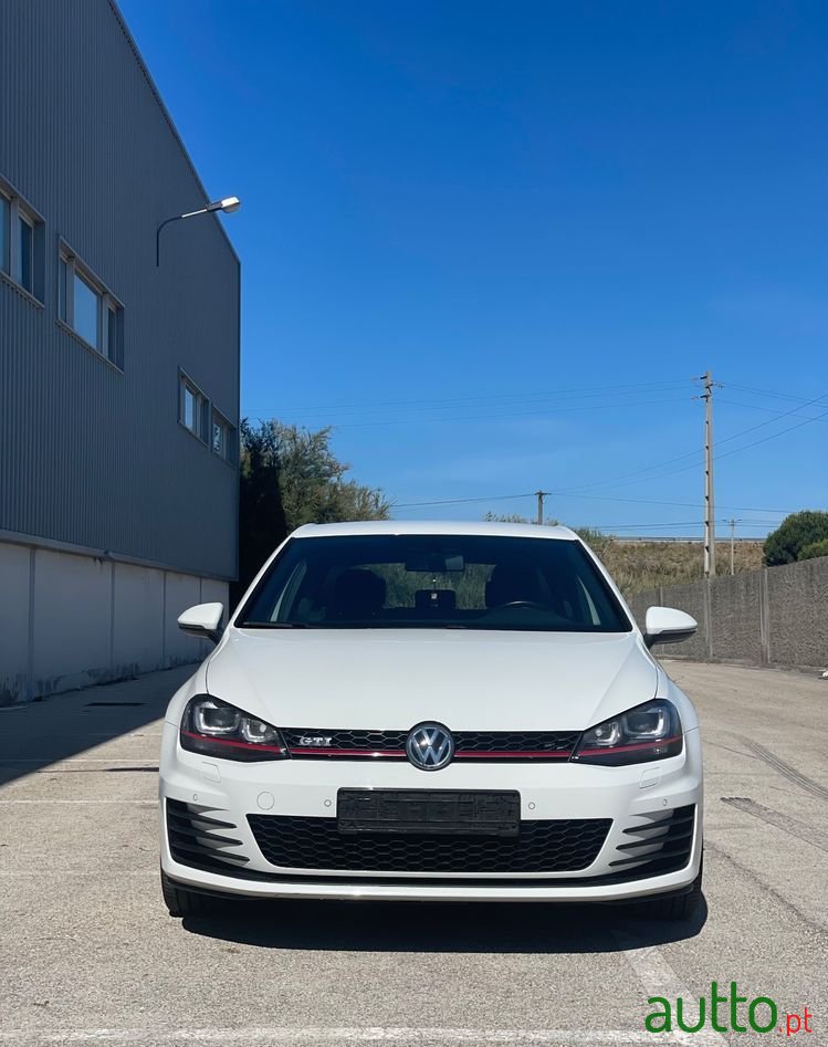 2016' Volkswagen Golf photo #1