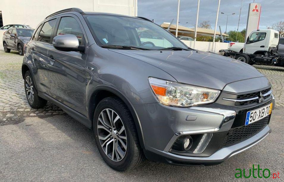 2019' Mitsubishi ASX photo #2