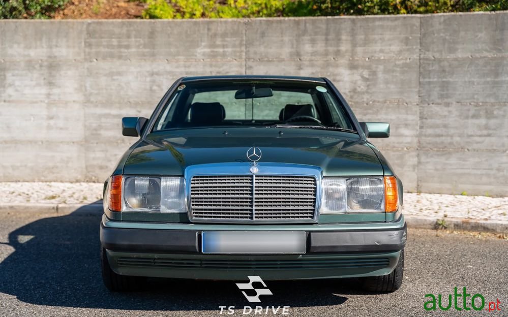1991' Mercedes-Benz W124 230 Ce photo #3