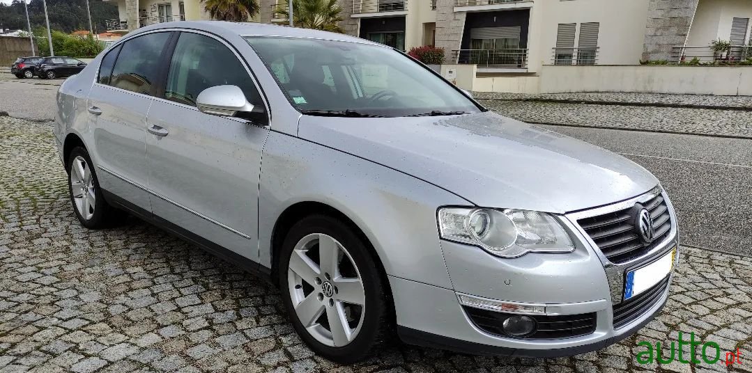 2010' Volkswagen Passat photo #3