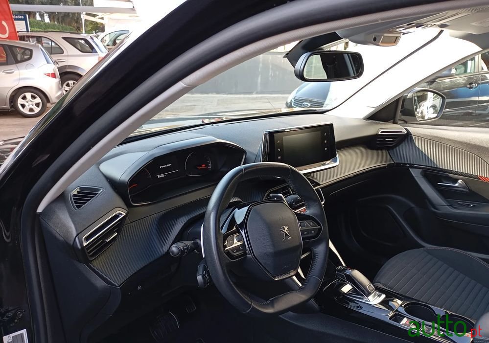 2022' Peugeot 2008 photo #3