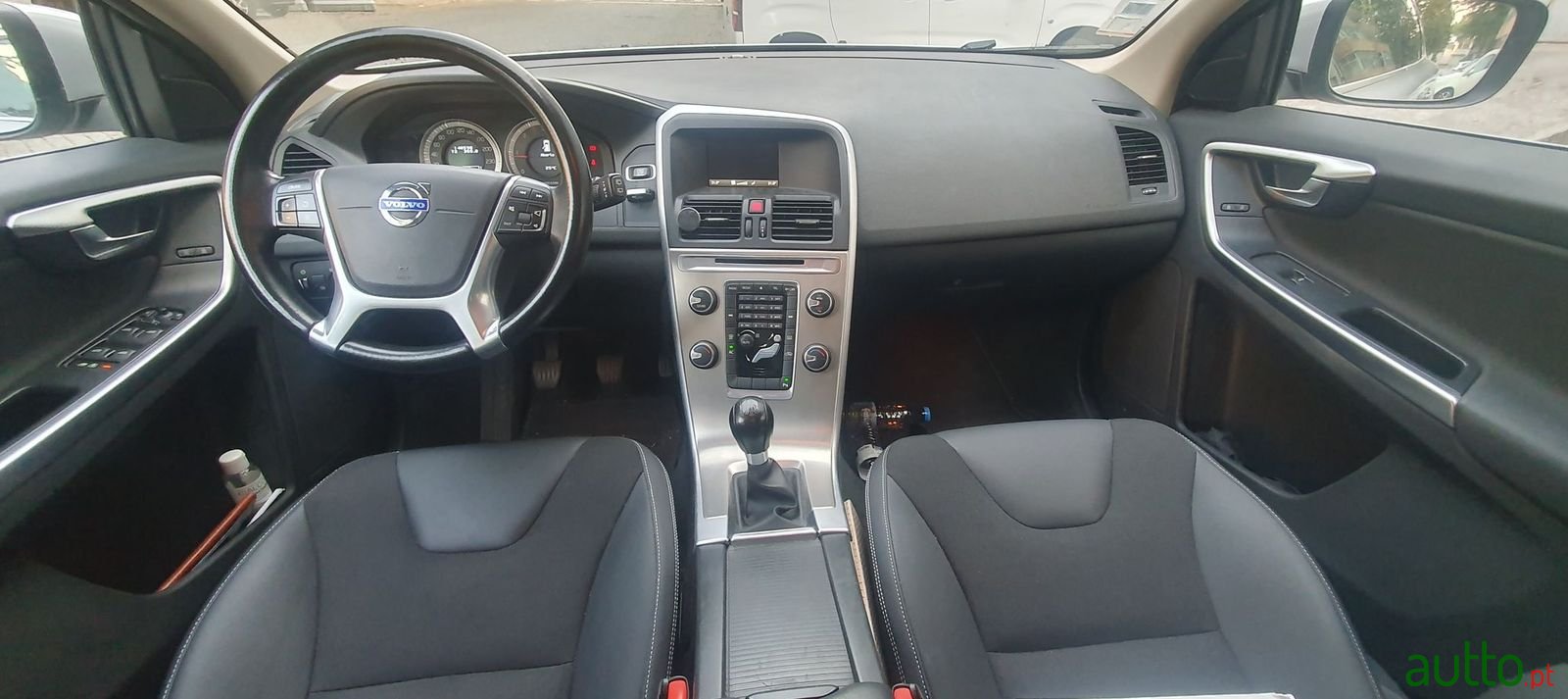 2011' Volvo Xc-60 photo #2