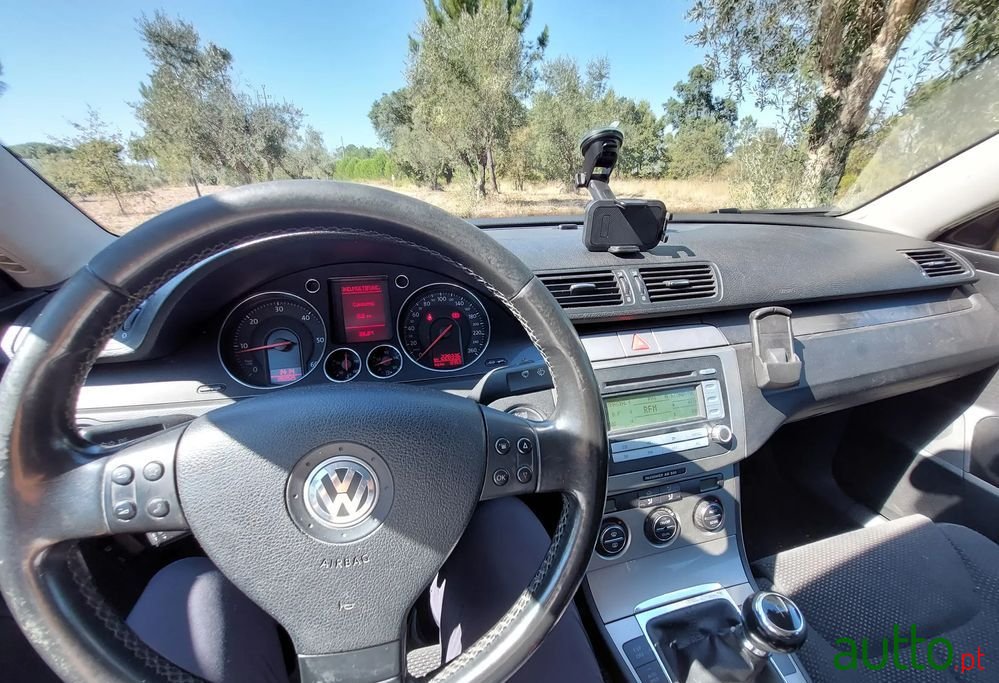 2007' Volkswagen Passat photo #5