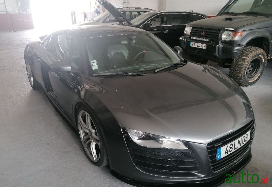 2011' Audi R8 Quattro photo #5