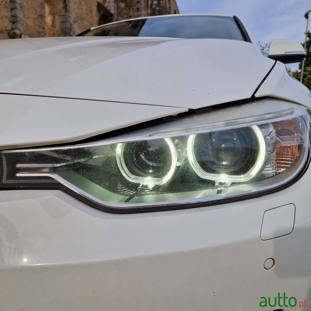 2013' BMW Série 3 D Touring photo #2