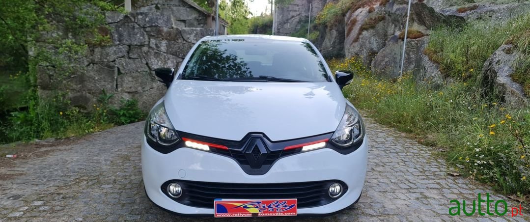 2015' Renault Clio photo #2