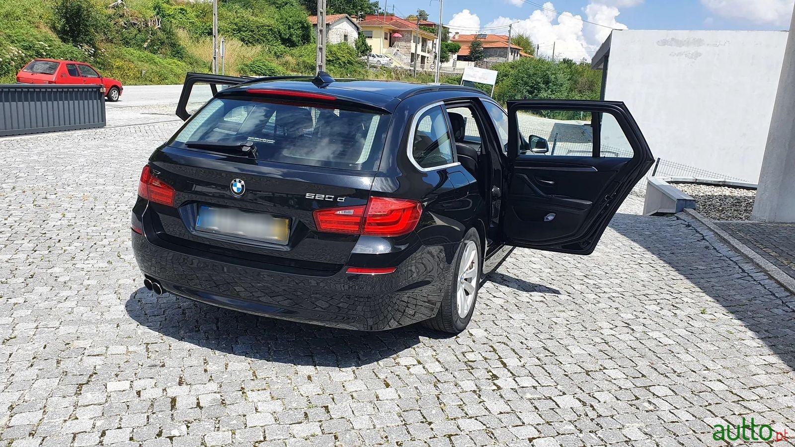 2012' BMW 520 photo #1