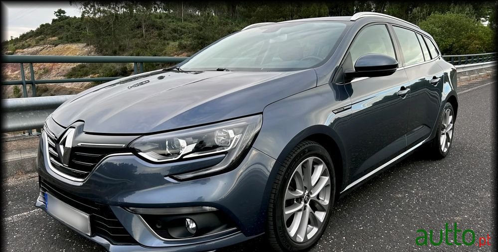 2017' Renault Megane Sport Tourer photo #2