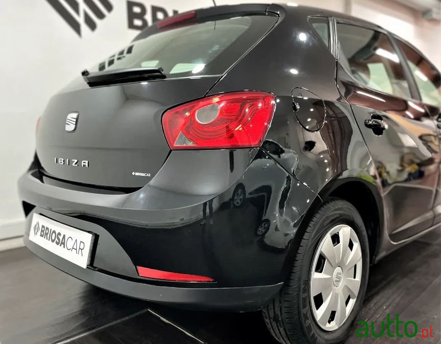 2011' SEAT Ibiza photo #4