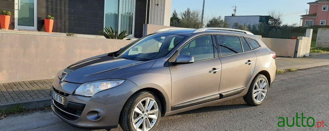 2010' Renault Megane Break photo #1