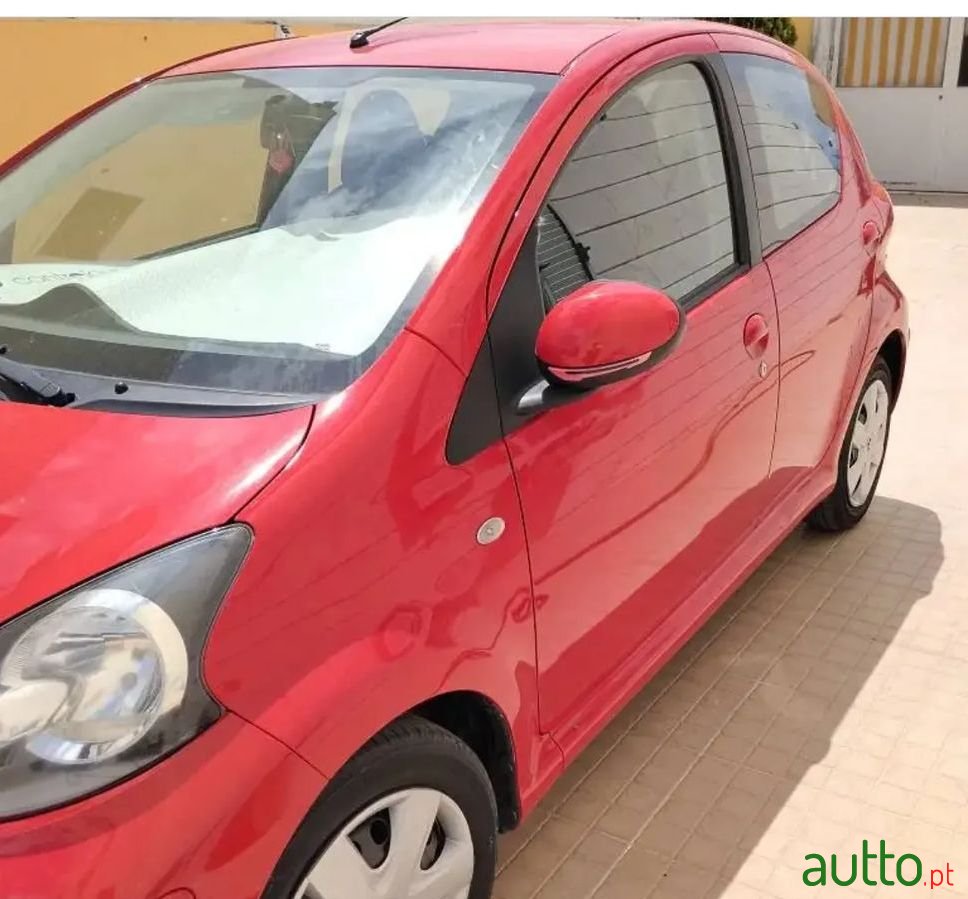 2009' Toyota Aygo Team photo #4
