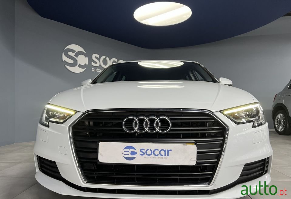 2019' Audi A3 Sportback photo #2