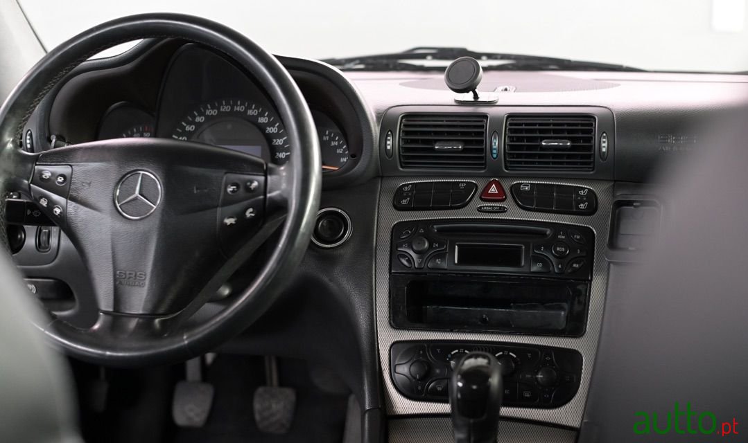 2002' Mercedes-Benz C-220 photo #6