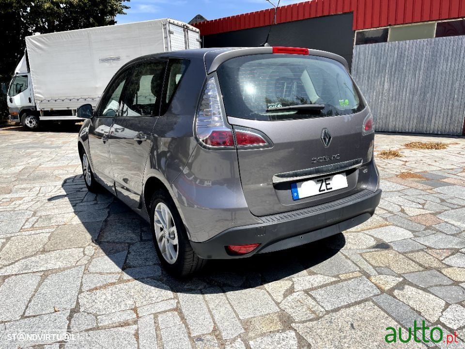 2012' Renault Scenic photo #5