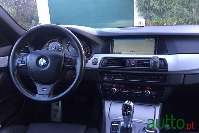 2013' BMW 520 D Pack M Auto photo #3