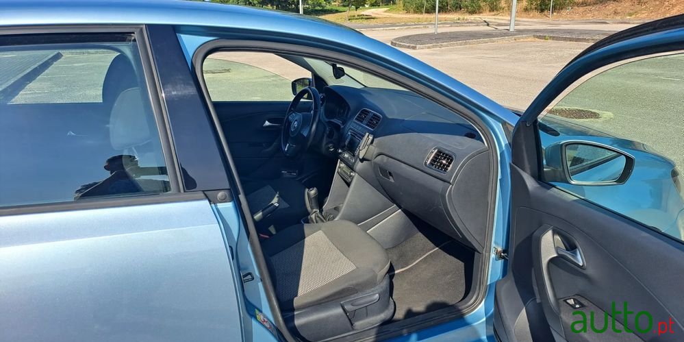 2010' Volkswagen Polo photo #4