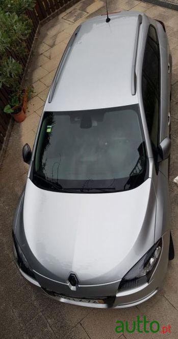 2011' Renault Megane Sport Tourer photo #4