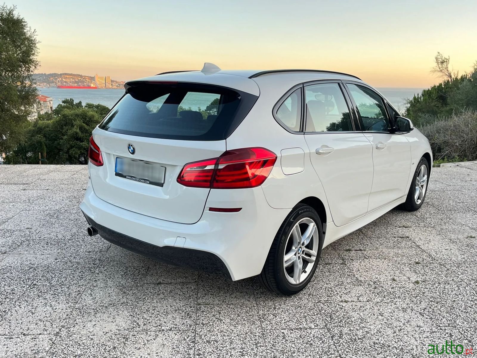 2016' BMW 216 Active Tourer photo #3