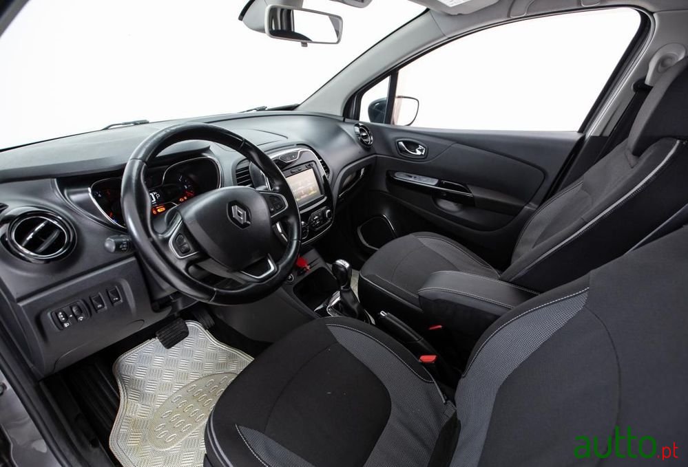 2016' Renault Captur photo #6