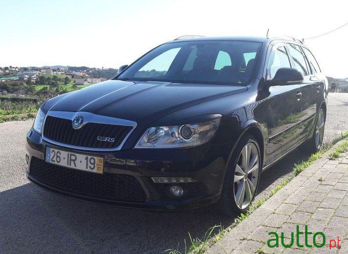 2010' Skoda Octavia Break photo #2