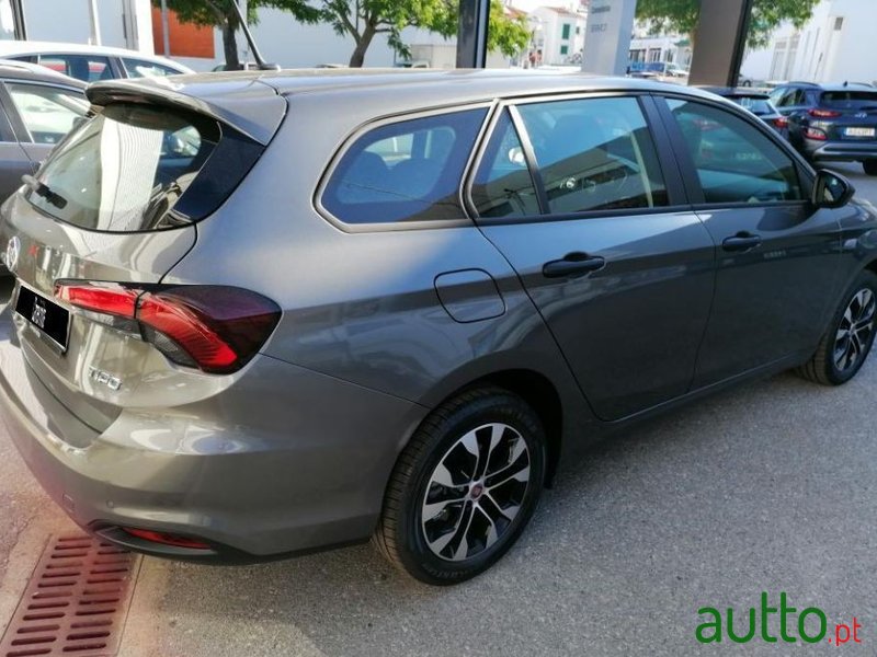 2021' Fiat Tipo Station Wagon photo #3