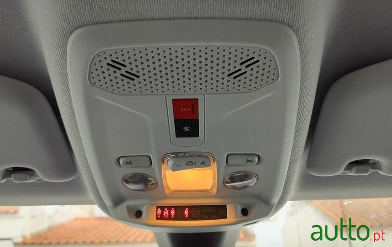 2020' Peugeot 208 photo #4