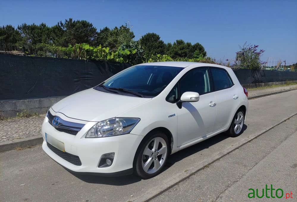 2011' Toyota Auris 1.8 Hsd Comfort photo #2