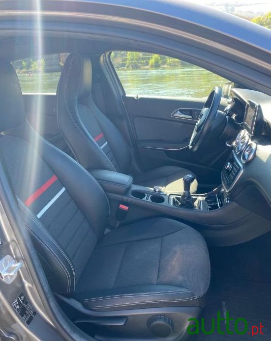 2015' Mercedes-Benz A-180 photo #3