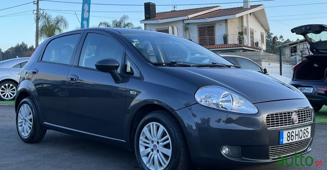 2009' Fiat Grande Punto photo #2