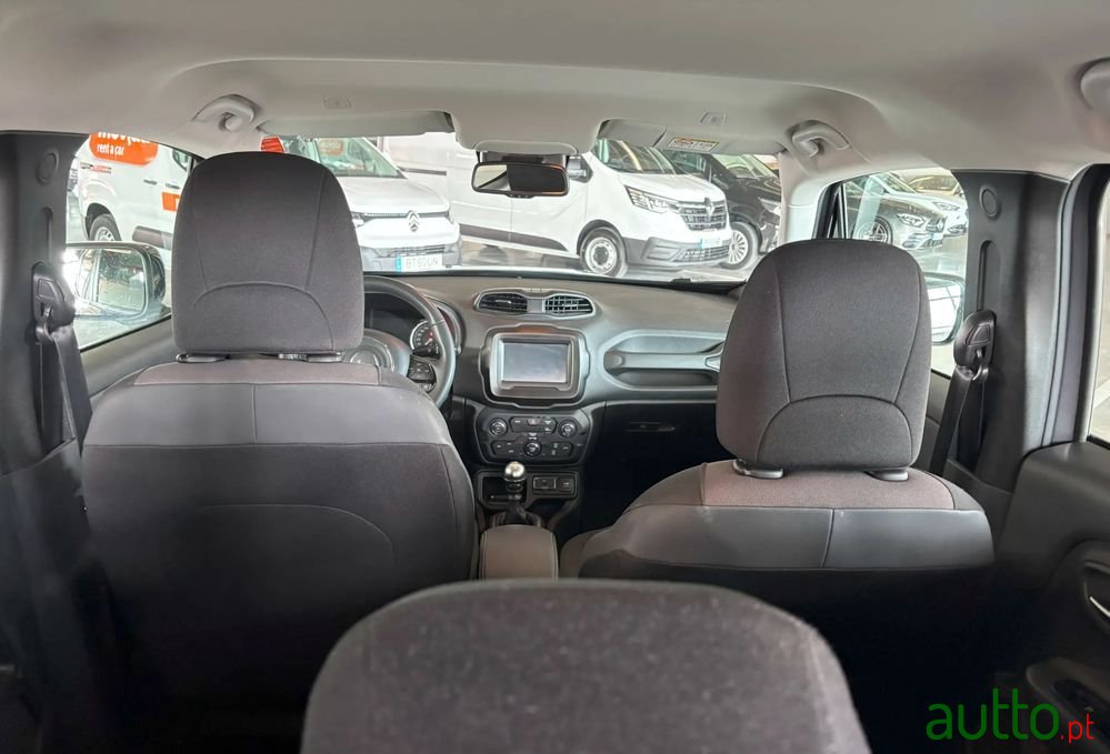 2022' Jeep Renegade photo #6