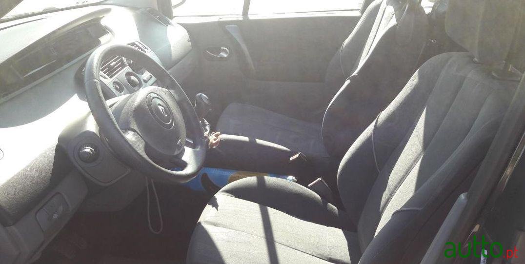 2004' Renault Scenic photo #2