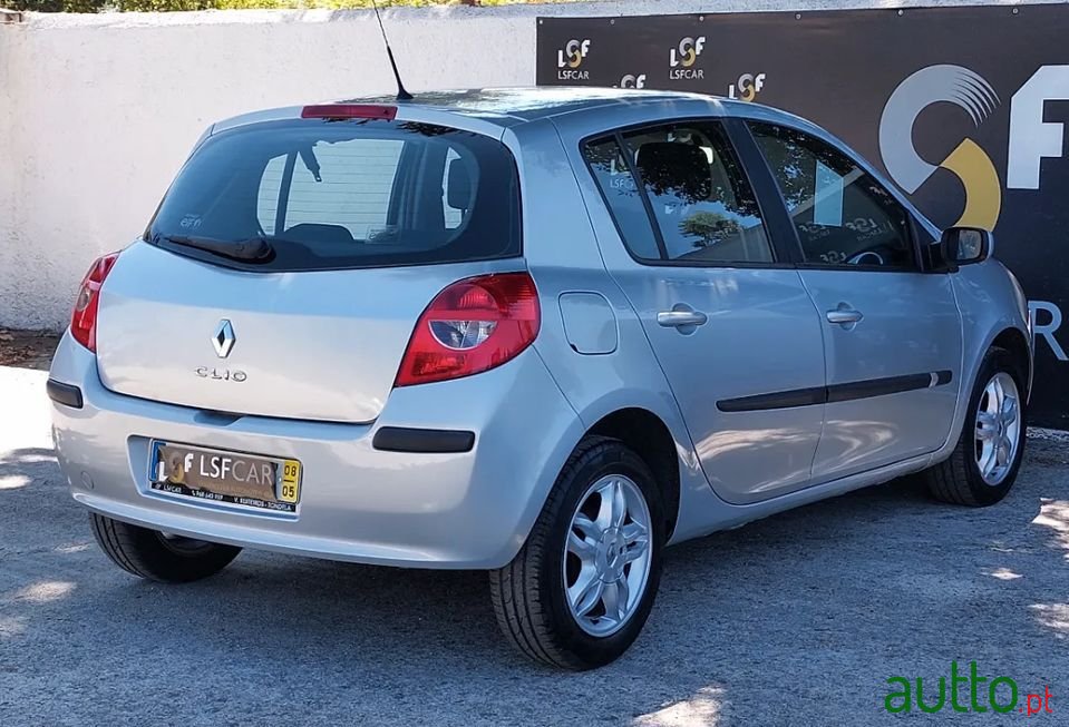 2008' Renault Clio photo #6