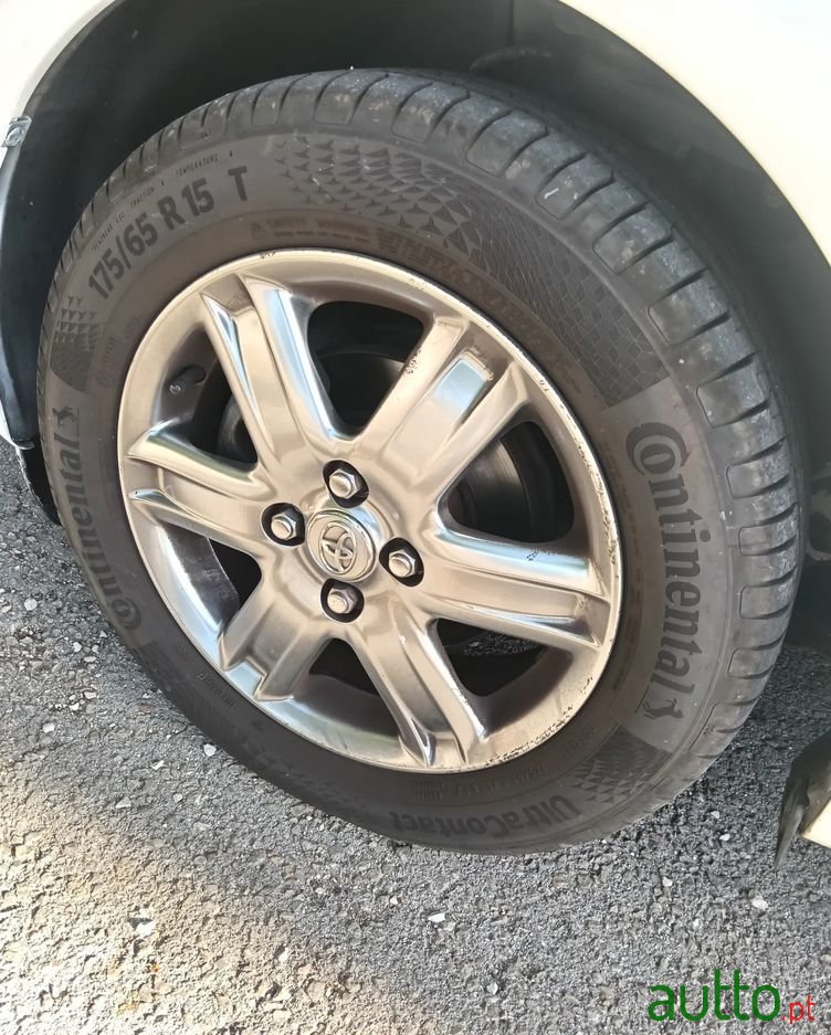 2009' Toyota iQ 1.0 Vvt-I photo #3