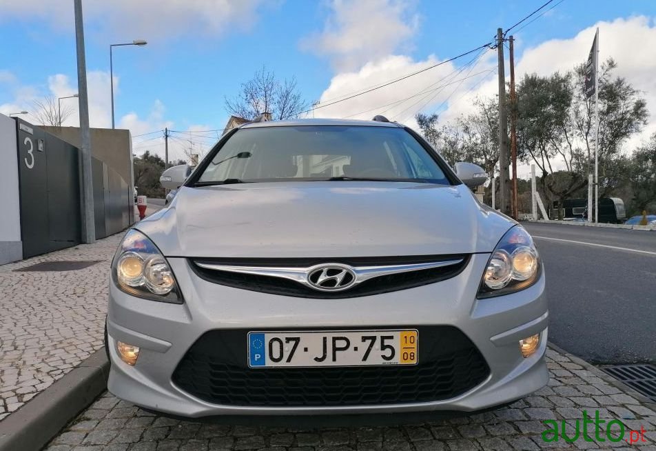 2010' Hyundai I30 Cw photo #4