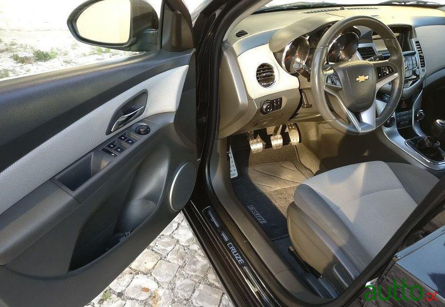 2010' Chevrolet Cruze Lt photo #2