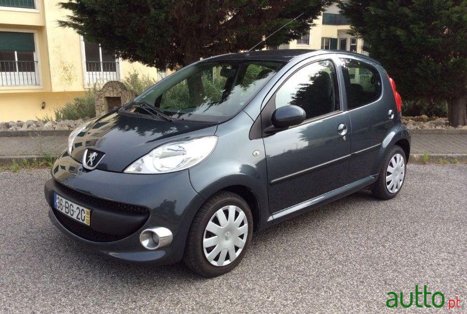 2006' Peugeot 107 photo #2