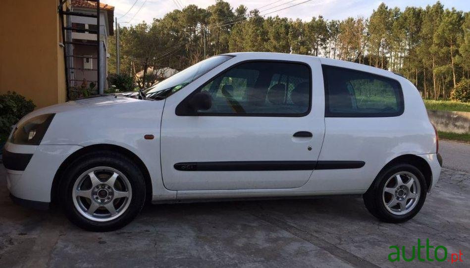 2001' Renault Clio 2 photo #3