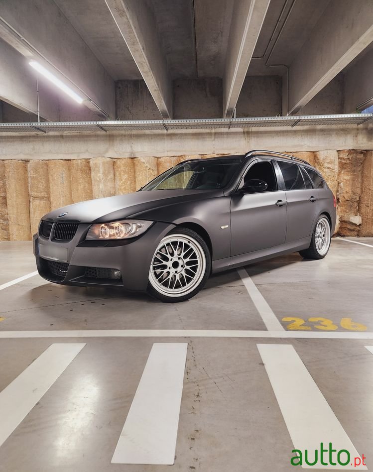 2008' BMW 320 D Touring photo #2