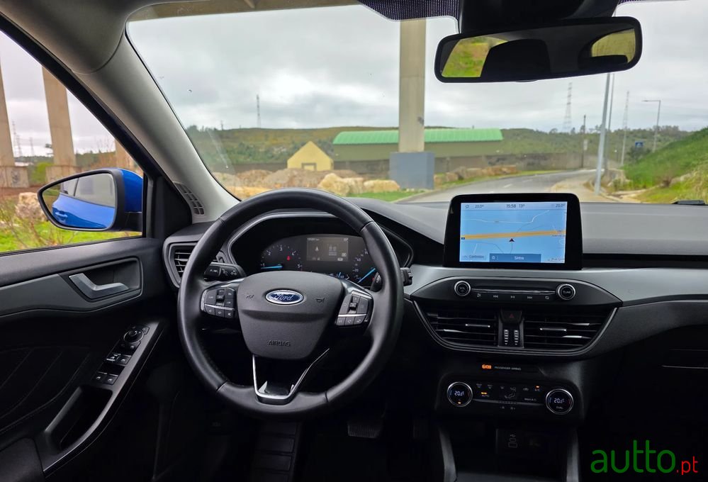 2022' Ford Focus photo #5