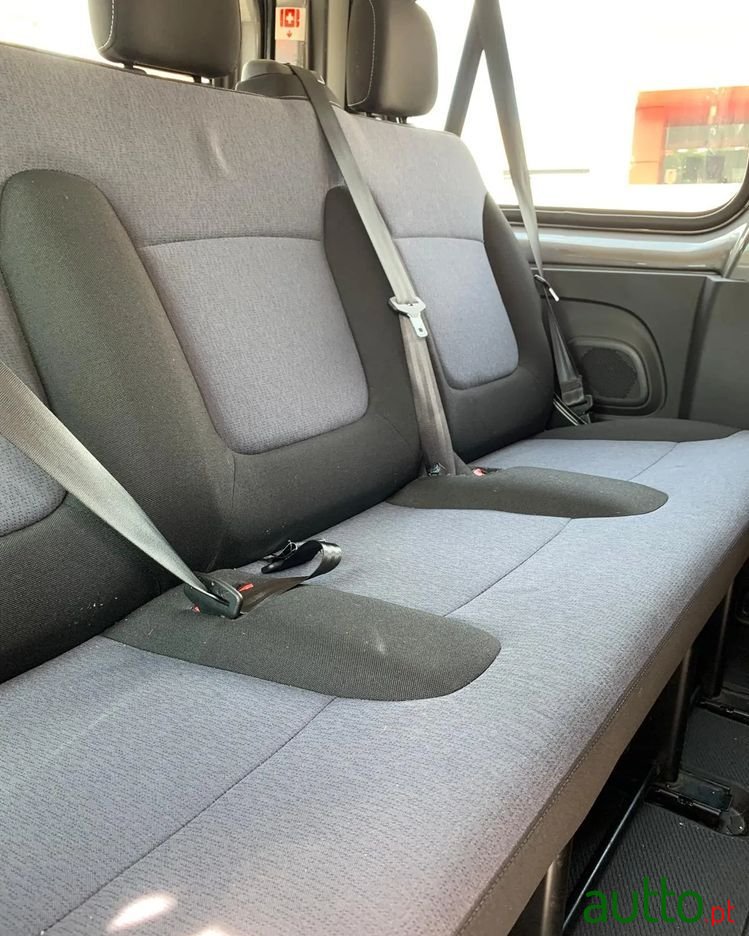 2015' Opel Vivaro photo #3