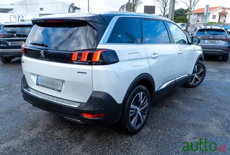 2019' Peugeot 5008 photo #2
