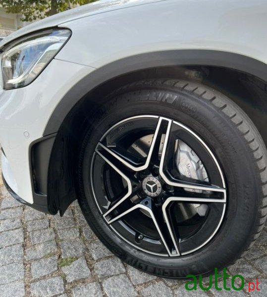2019' Mercedes-Benz GLC 300 photo #4