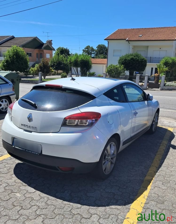 2010' Renault Megane Coupe photo #4