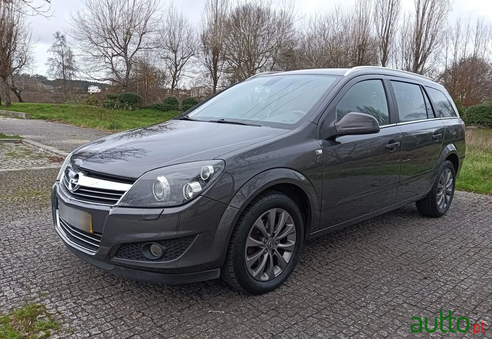 2010' Opel Astra Caravan photo #1