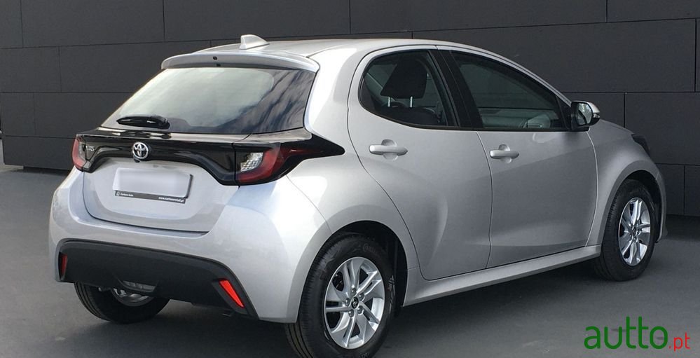 2023' Toyota Yaris photo #4