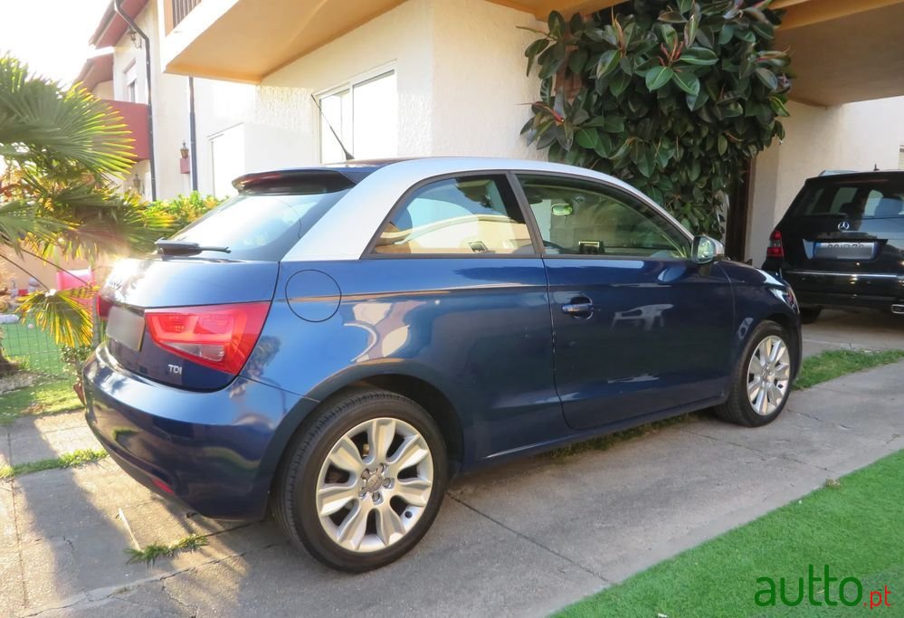 2011' Audi A1 1.6 Tdi Sport photo #3
