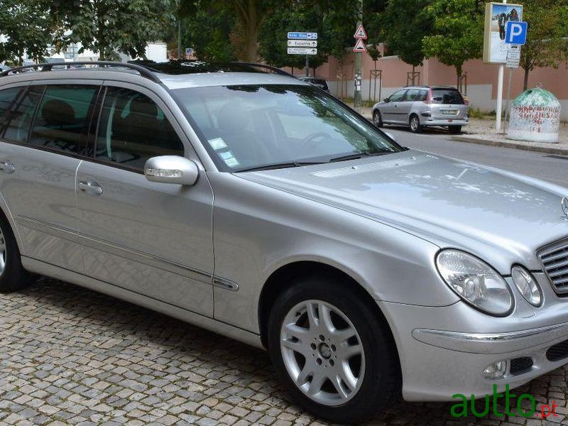 2004' Mercedes-Benz E-220 photo #2