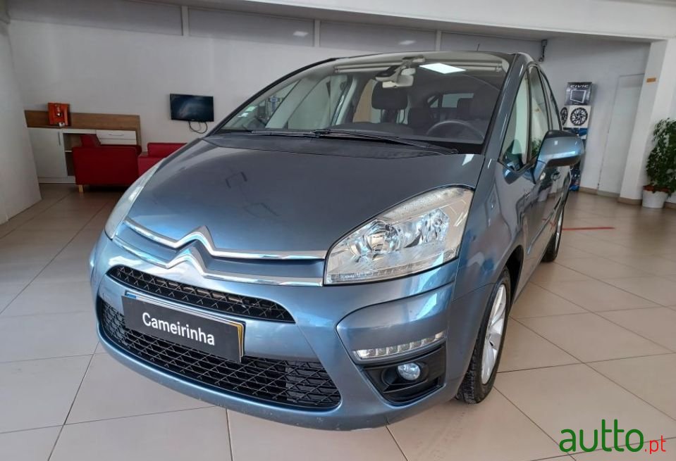 2012' Citroen C4 Picasso photo #2