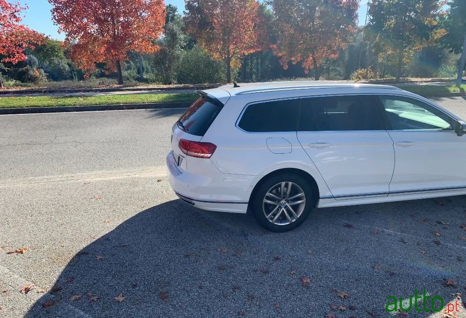2017' Volkswagen Passat Variant photo #3