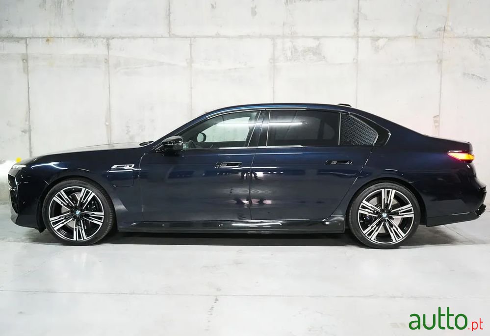 2023' BMW Série 7 M760E Xdrive photo #2